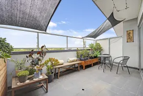 Green getaway 1 Bedder Loft@ St Kilda w/ parking - Image 2