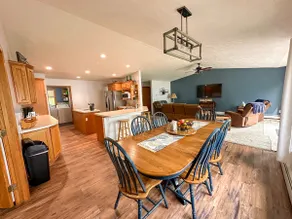 The Taylor Cottage: Most Breath-Taking View On The Lake - Image 2