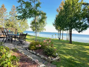 The Taylor Cottage: Most Breath-Taking View On The Lake - Image 3