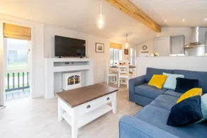Beach Lodge - Sizewell - sleeps 4 guests  in 2 bedrooms - Image 2