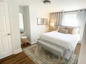 Downtown Modern 2BR step from dining and shopping - Image 2