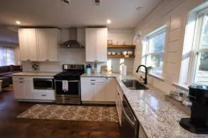 The Gilbert - Beautiful Home & Perfect Location - Image 2