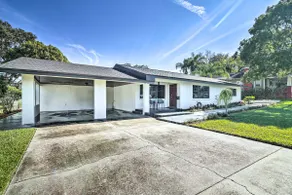 Mid-Century Modern Escape in Central Lakeland! - Image 3