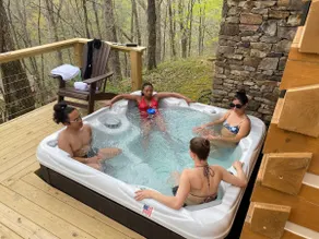 Chilhowee-Big log cabin with hot tub by the Ocoee - Image 3