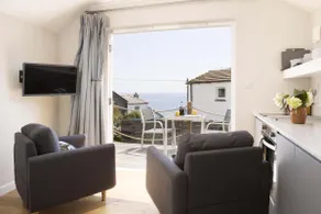 Stylish Boatshed with Sea Views Private Parking - Image 4
