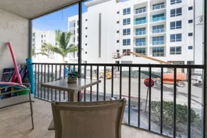 Cozy Condo With Pool Steps From Vanderbilt Beach - Image 4