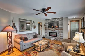 Cute Custer Cottage - Walk to restaurants and shopping - Image 2