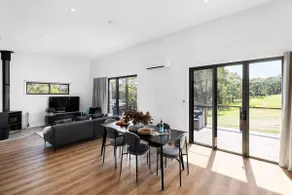 Banksia Villa - Modern two bedroom Villa - Image 4
