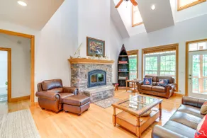 Lake Cumberland Retreat w/ Deck & Views! - Image 3