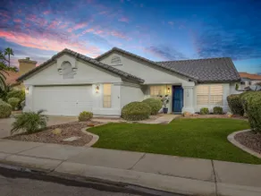 Val Vista Oasis- Gorgeous Gilbert Home with Pool - Image 4