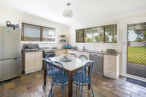 Roskell Retreat Pet Friendly 5 Mins Walk to Beach - Image 5