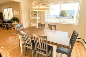 One-Level Bay Views Mins to Downtown w Fenced-Yard - Image 4