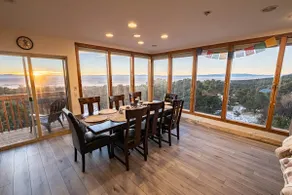 Tranquil Lighthouse: Incredible Valley Views - Image 3