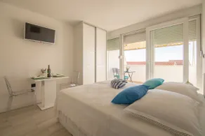 Nona Draga - Studio Apartment with Sea View - Image 3