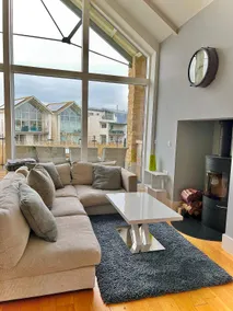 Luxury Lodge w Pool Spa Lower Mill Estate - Image 3