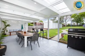 Sunfish Pet Friendly 4 Mins Walk to Beach - Image 2