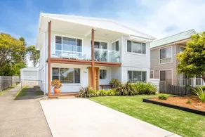 Sunfish Pet Friendly 4 Mins Walk to Beach - Image 2