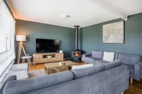 Sunfish Pet Friendly 4 Mins Walk to Beach - Image 3