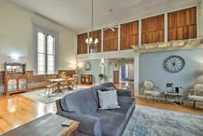 Lisle Apt: Fireplace & Stained Glass Windows! - Image 5