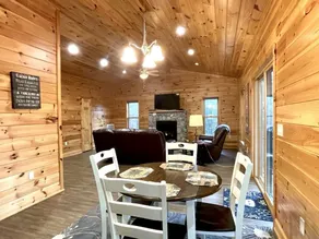 Pet Friendly Cabin, Fishing, Family, Hiking & R&R - Image 4