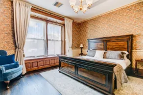 Walk to Capitol & Attractions | 3BR Historic Suite - Image 3