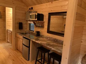 Luxury Cabin for 4 with Lake Access - Image 4