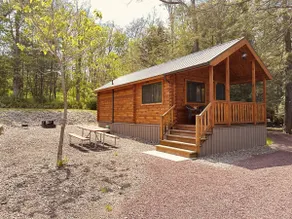 Luxury Cabin for 4 with Lake Access - Image 2