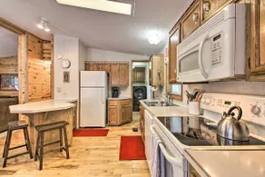 Cozy Crosby Cabin Near Serpent Lake + Main St - Image 2