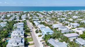 Holmes Beach Home with Pool and Ping Pong! 6 mins - Image 3