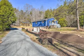 Charming Yadkin Valley Cottage w/ Deck & Yard - Image 2