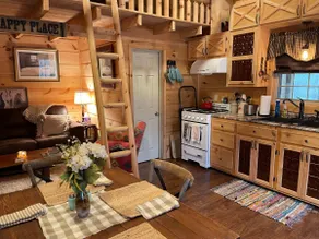 The Cabin at Crockett Creek - Image 5