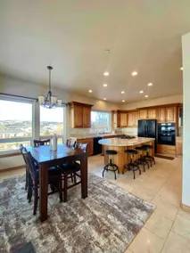 Luxury home w a View- biking and hiking near - Image 3