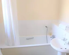 Modern house - 2 beds, 2 bathrooms, parking, Wi-Fi - Image 5