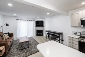 Vibrant & Fresh Remodel - Close to everything! - Image 5