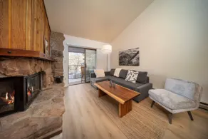 1 bed remodeled, private deck - Image 4