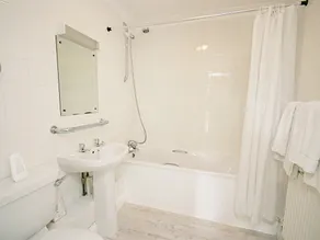 Country House-Private Bathroom-Elm - Image 4