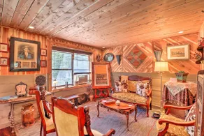 Quiet, Historic Manor: Located in Ghost Town! - Image 2