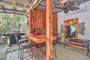 Quiet, Historic Manor: Located in Ghost Town! - Image 3