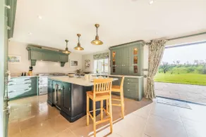 Luxury dog friendly holiday home with large garden in the Cotswolds - Hill View House - Image 3