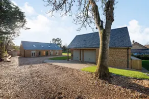 Luxury dog friendly holiday home with large garden in the Cotswolds - Hill View House - Image 2