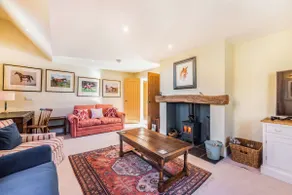 Luxury dog friendly holiday home with large garden in the Cotswolds - Hill View House - Image 4