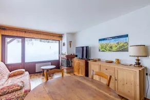 Mountain view apartment with terrace & slopes - Image 3