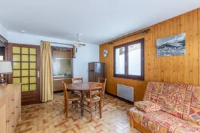 Mountain view apartment with terrace & slopes - Image 4