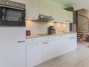 Apartment with balcony, opposite the lift - Image 3