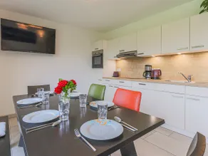 Apartment with balcony, opposite the lift - Image 5