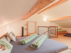 Apartment with balcony, opposite the lift - Image 2