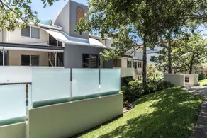 Heart of Sunshine, Spacious Apt with Pool & Garden - Image 4