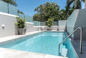 Heart of Sunshine, Spacious Apt with Pool & Garden - Image 2
