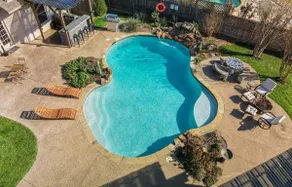 Elite 4BR 2BA Holiday Home with Hot Tub, Pool, and BBQ - Image 4
