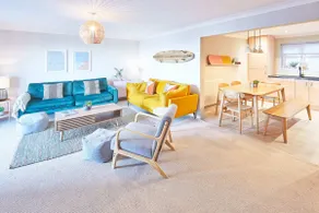 Host & Stay - 'Salty' Seaview - Image 5